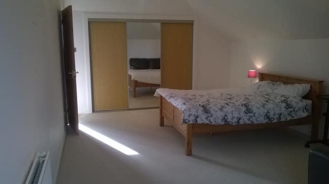 Spacious double bedroom Main Photo