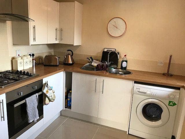 Large one bed flat available in desirable area  Main Photo
