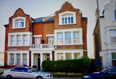 Gracious and spacious Victorian House Main Photo