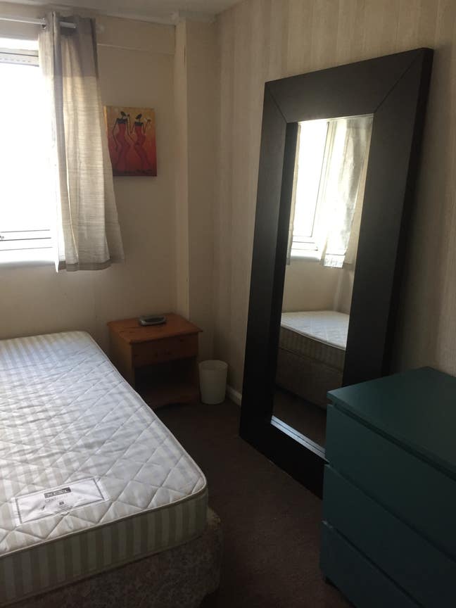 Battersea room to rent £125p/w bills included  Main Photo