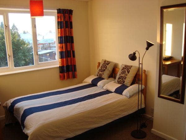 Bright ensuite double bedroom in perfect location Main Photo