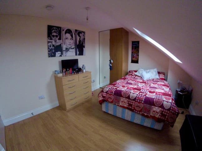 Stunning Double Bedroom with Private Bathroom Main Photo