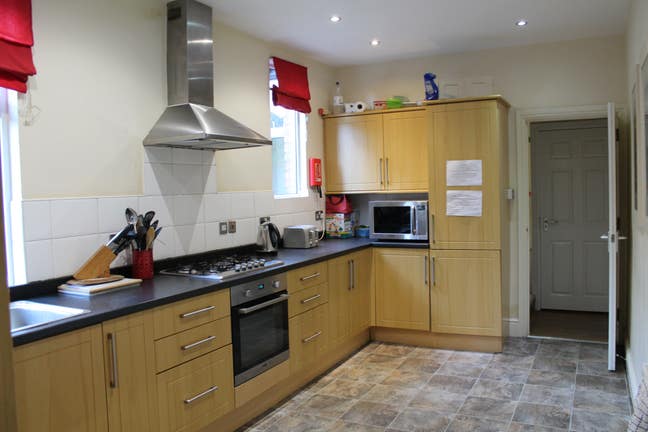 Newly Refurbished Modern Executive Double Ensuite  Main Photo