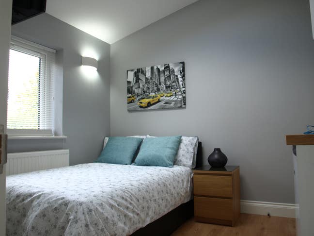 Stunning New House with Ensuite Bedrooms Main Photo