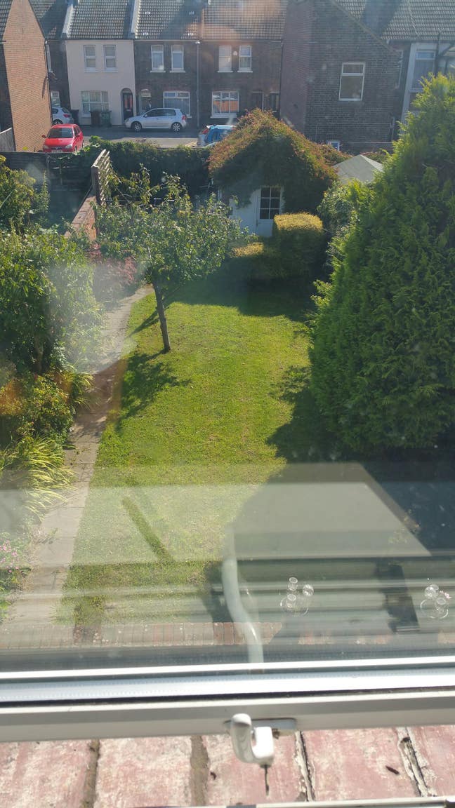 Extra Large Double room available great location Main Photo