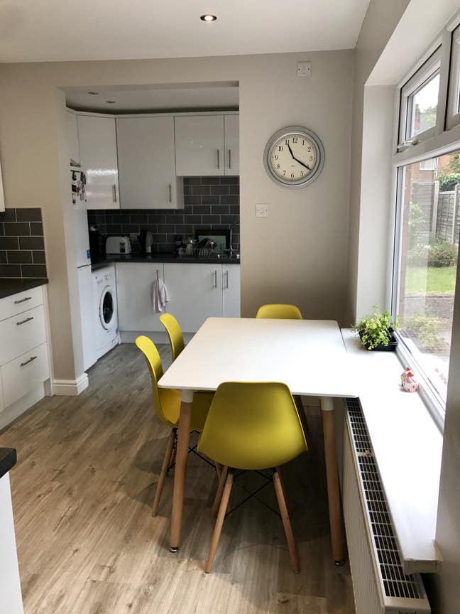 Large ENSUITE room  Main Photo