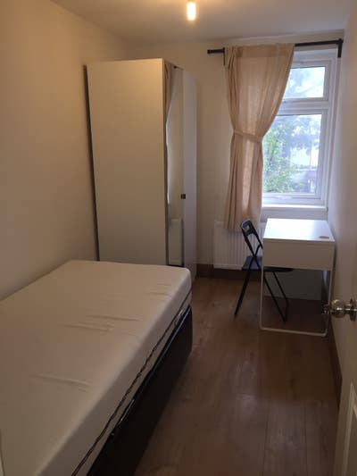Single Room in a Newly Refurbished House  Main Photo