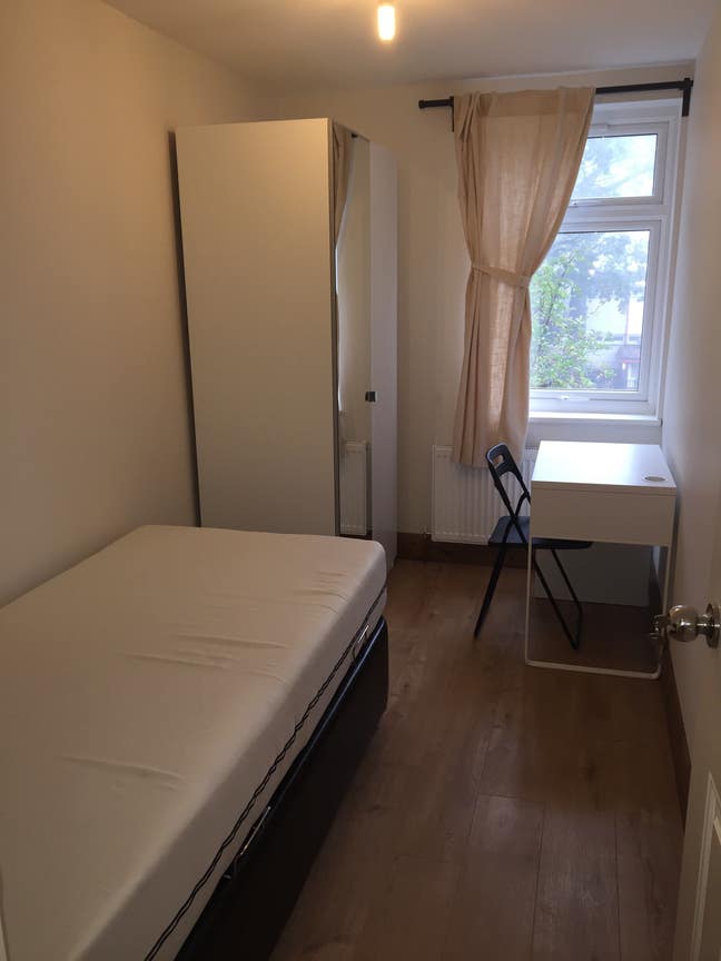 Single Room in a Newly Refurbished House  Main Photo