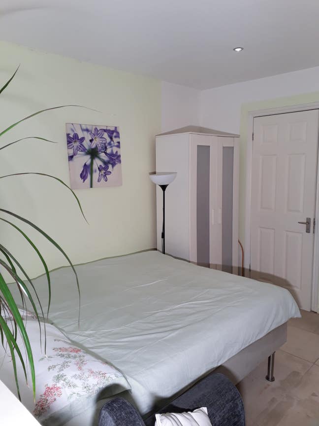 A newly fully furnished studio in W12 Main Photo