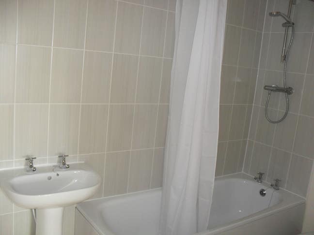 Spacious, Clean, Safe, Bright and Convenient Room Main Photo