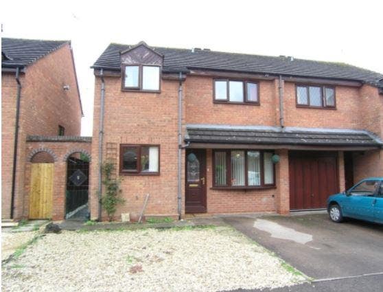 Large  double Room Available Main Photo