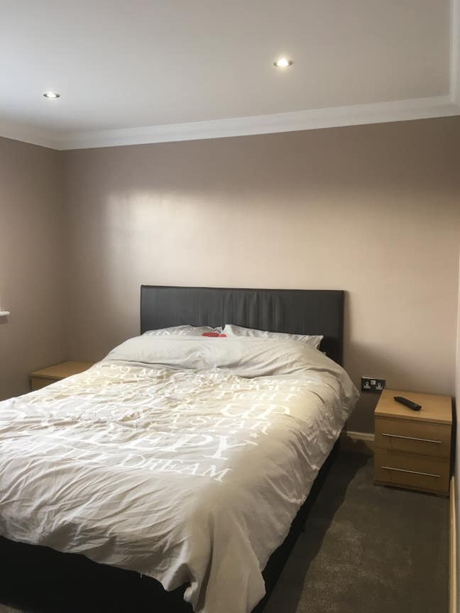 Double Room in family home Main Photo