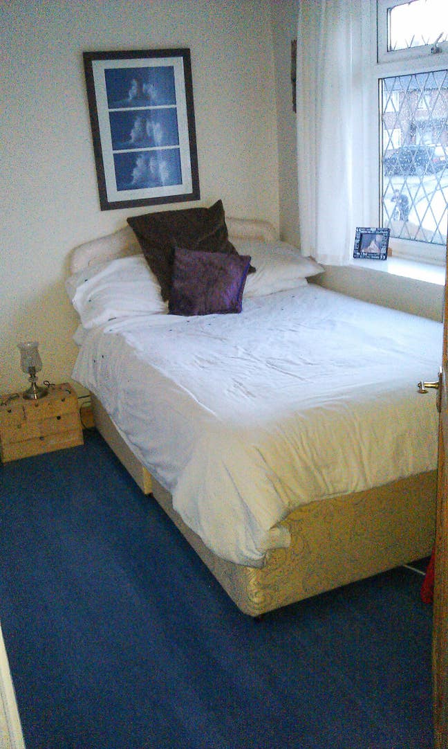  2 rooms for the price of 1 in Solihull. B92 8EA Main Photo