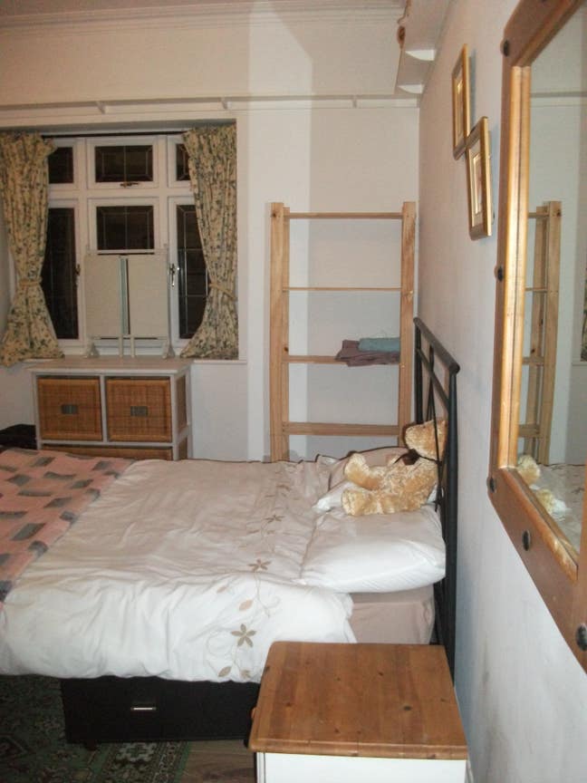 Fully Furnish,, Bright room in house vacant 25/3/  Main Photo