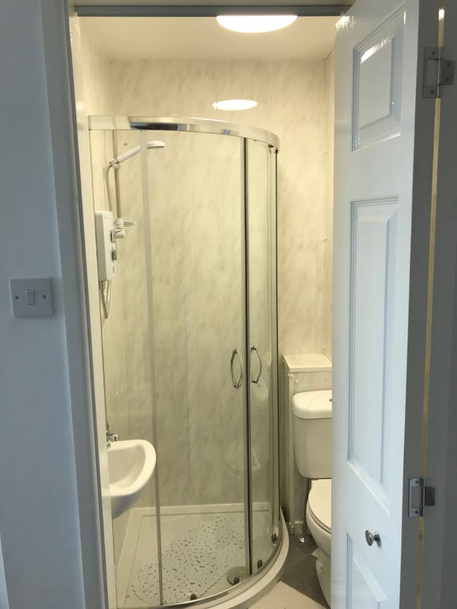 Ensuite rooms & double room available.  Main Photo