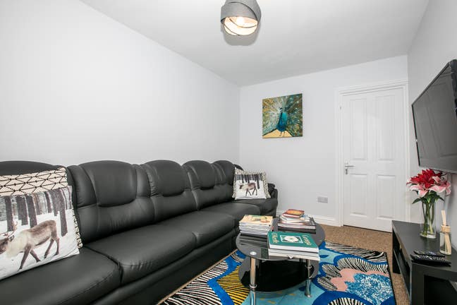 Gorgeous En Suite Double Rooms -Close to Airport Main Photo