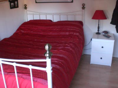 Room in quiet detached house - own bathroom. Main Photo