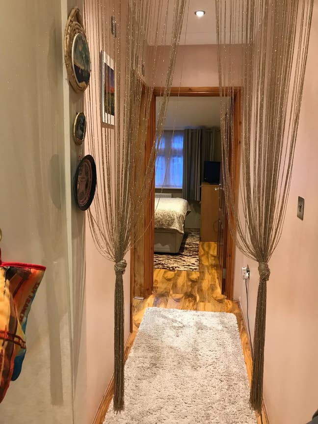 Six bedroom house Main Photo