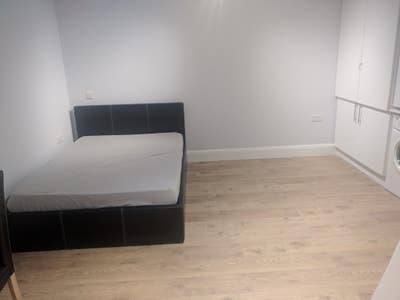 Newly built studio flat Main Photo