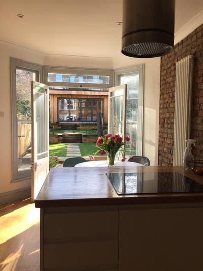 Room in renovated Victorian House, all bill incl Main Photo