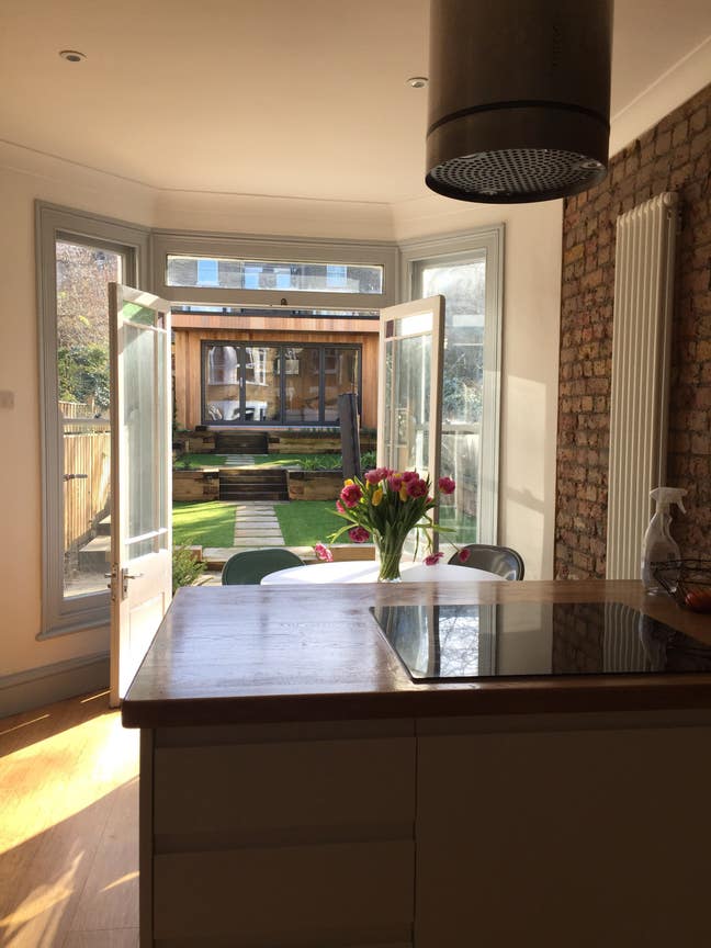 Room in renovated Victorian House, all bill incl Main Photo