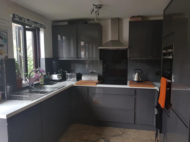 Sunny double room to let. Main Photo