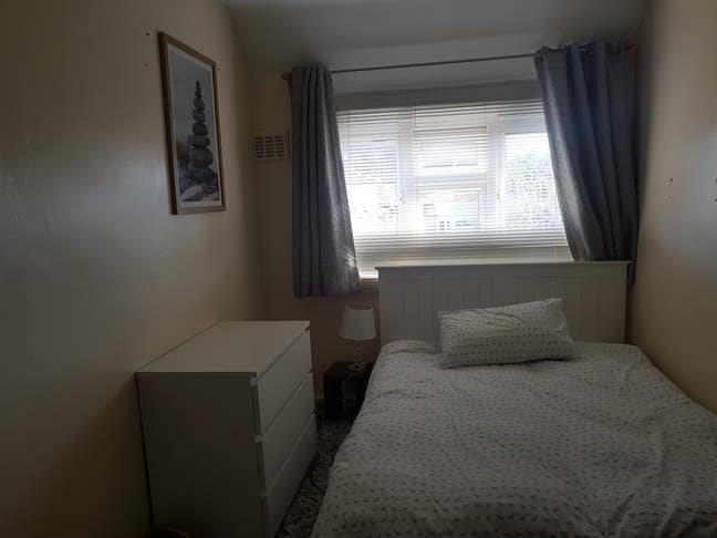 Double room available immediately in a quite Cul-D Main Photo