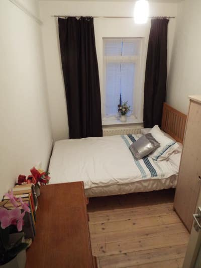Mon- Fri Sunny room available in family home Main Photo