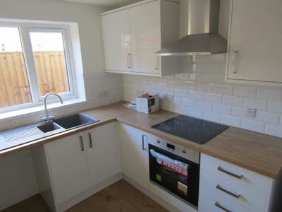 Upstairs double room in new build house Main Photo