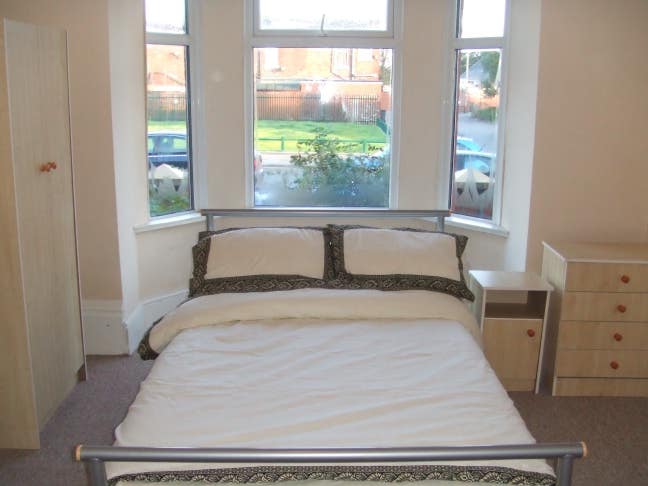 Dbl Room on Maine Road to City Centre Main Photo