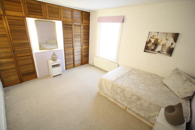Spacious Modern Room Close to Town Centre Main Photo