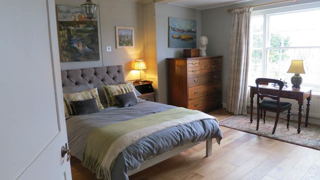 (Mon-Fri) Spacious double room with own bathroom Main Photo