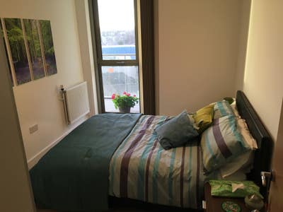 A lovely cosy room closed to shops and amenities  Main Photo