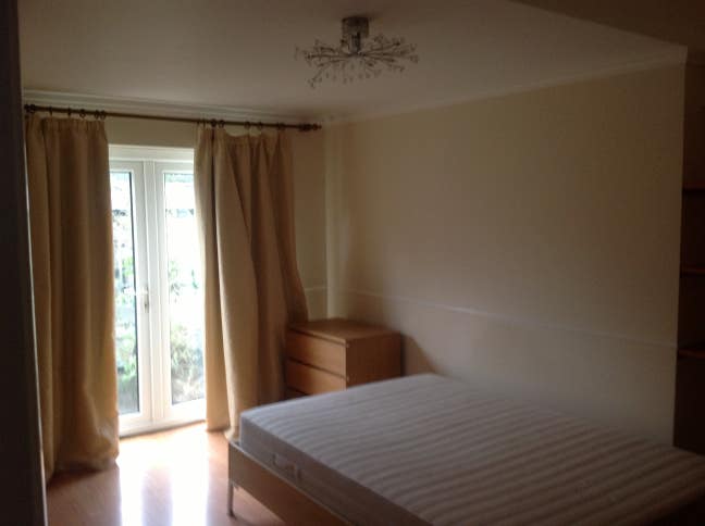 Large double 5 min walk Hanger Lane Central line Main Photo
