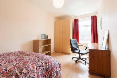 Spacious Room in Family Home Near Uni/ City Centre Main Photo