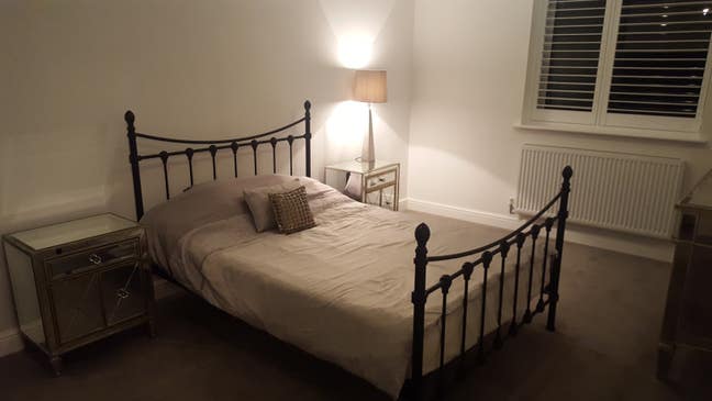 HUGE 20ft By 10ft Room 5 Mins From The Airport Main Photo