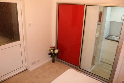 Luxurious studio flat with all bills included Main Photo