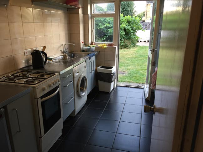 Room to rent 1 min from Brunel university  Main Photo