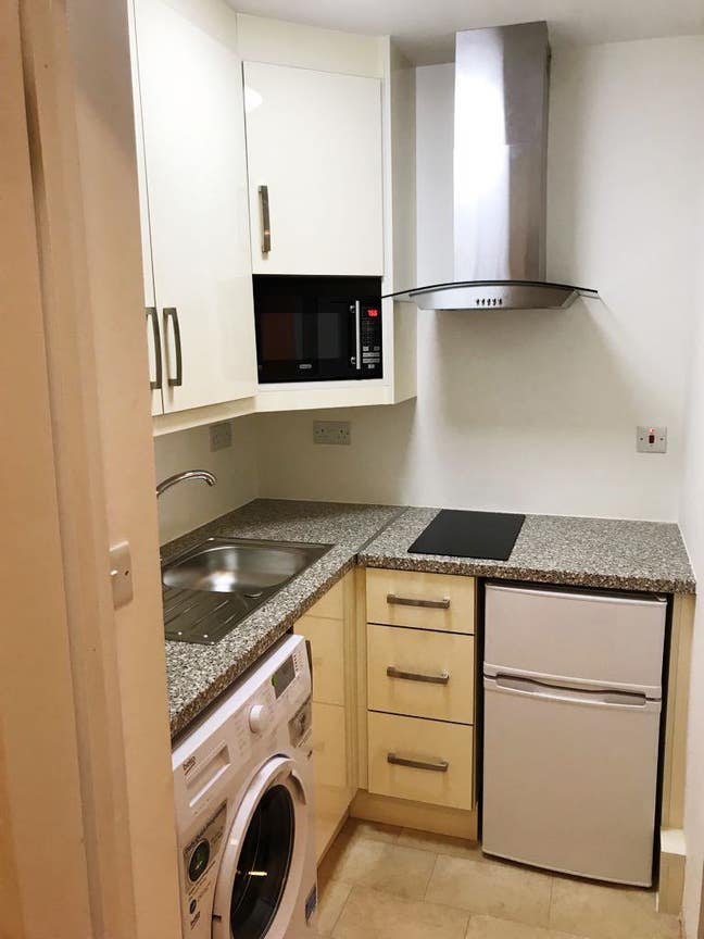 All Bills Included-Lovely Studio in Norwood Green Main Photo
