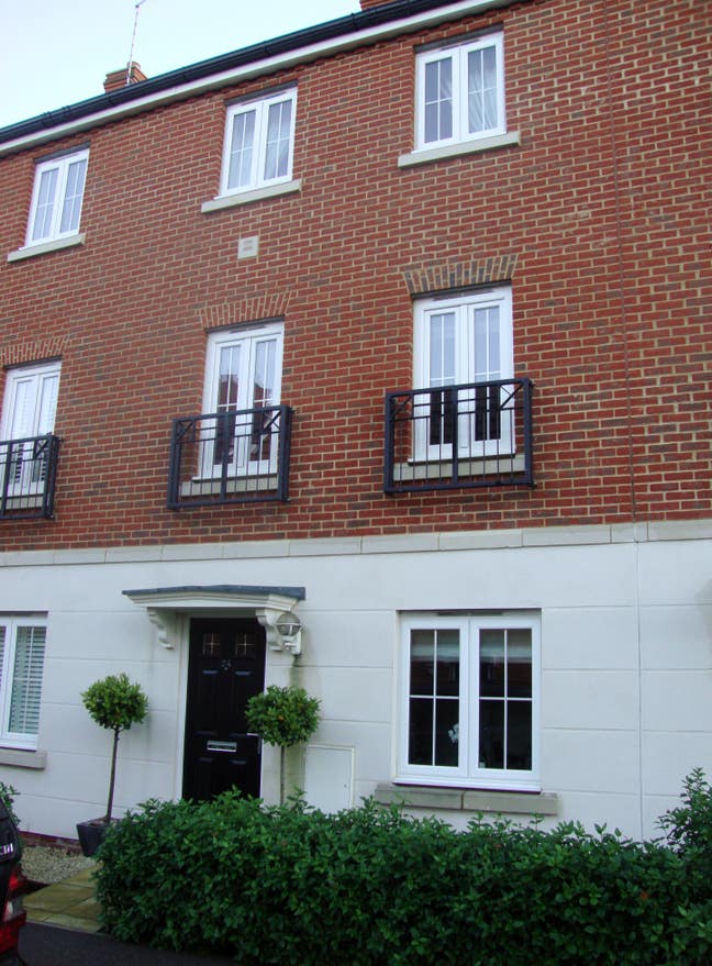 Double room with en-suite to rent Mon-Fri Only Main Photo