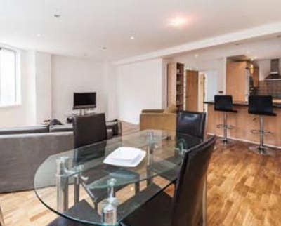 Spacious double bed flat in Holborn - SHORT LET Main Photo
