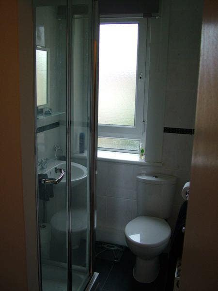 Large  double room fully fitted own t.v free view. Main Photo