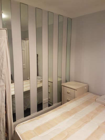 Mirrored small double,single bed. country views. Main Photo