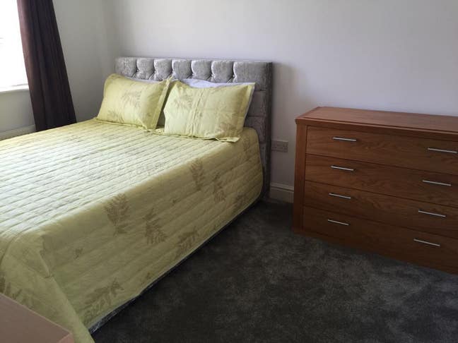 Beautiful  En-Suite  in  Oxley Main Photo