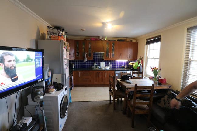 159R3) Large Double | Furnished | 2 Mins Tube Main Photo