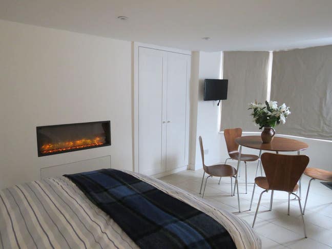Basement studio in leafy Highbury,  Islington Main Photo