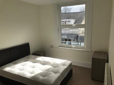 Property close to town centre Main Photo