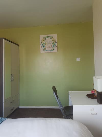 A nicely decorated room  Main Photo