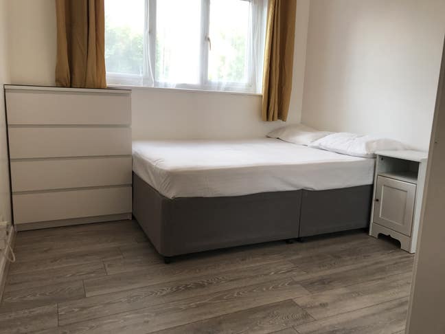 Bright  double room near  transport and shop Wifi Main Photo