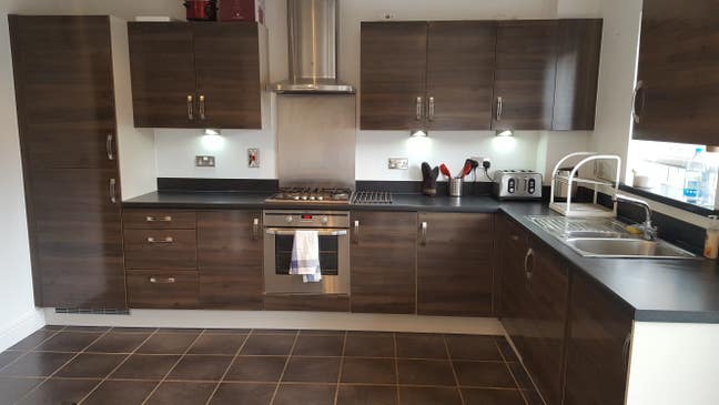 Modern Town House in Oakridge Park Main Photo